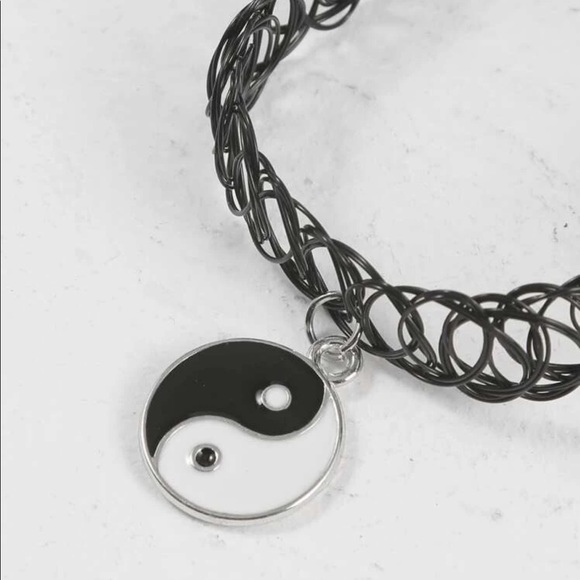 ☯️Yin & Yang charm black stretchy choker - Picture 2 of 4